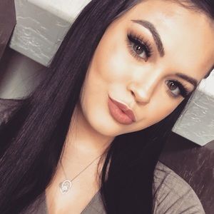 Meet your Posher, Alexis